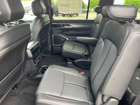 New 2024 Jeep Wagoneer Series II image 25