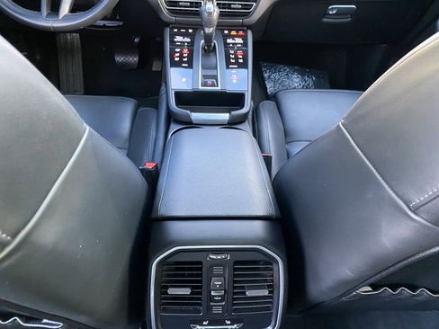 Used 2022 Porsche Macan image 31