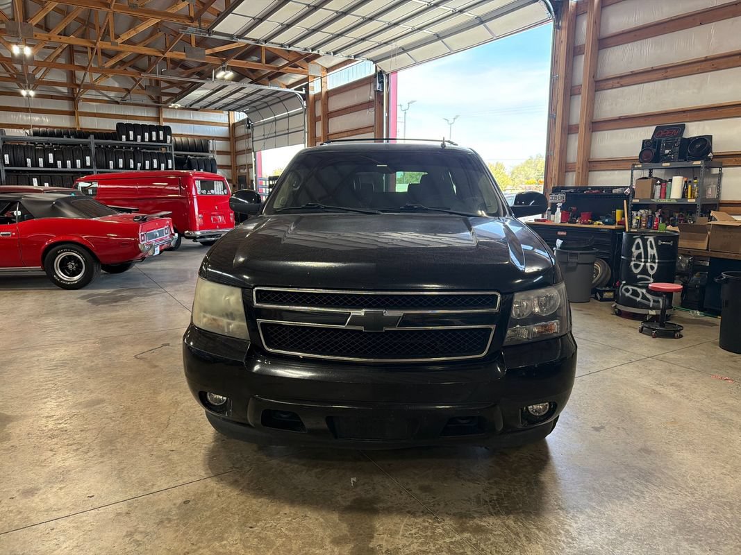 Used 2012 Chevrolet Suburban LT w/ Luxury Package AWD/4WD image 5