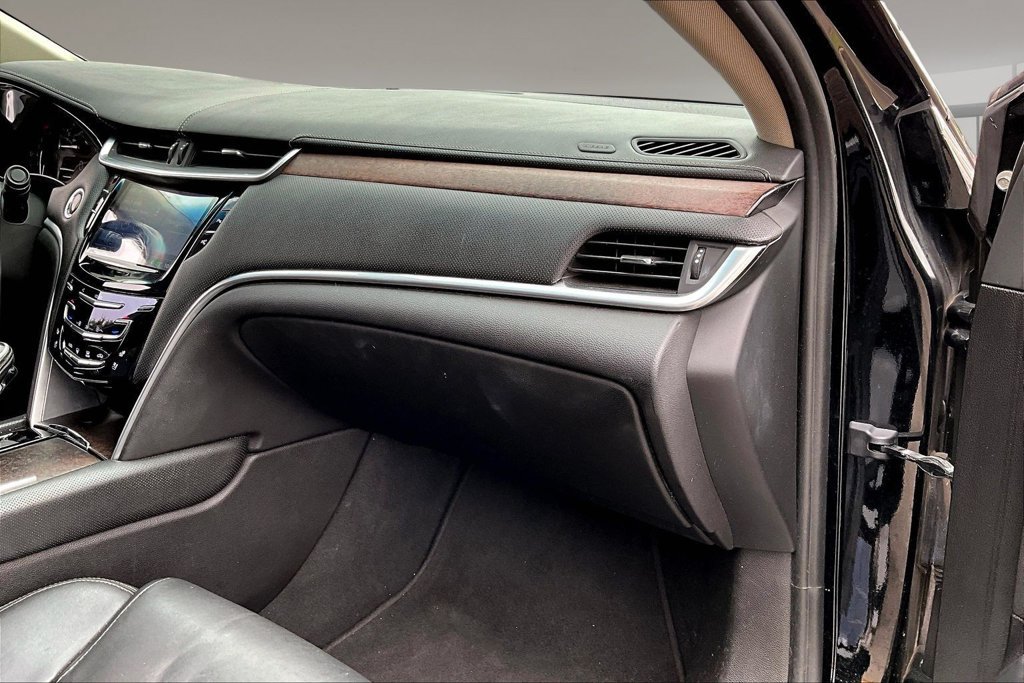 Used 2018 Cadillac XTS Luxury FWD image 16
