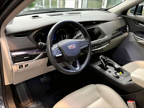 Used 2021 Cadillac XT4 Luxury image 32