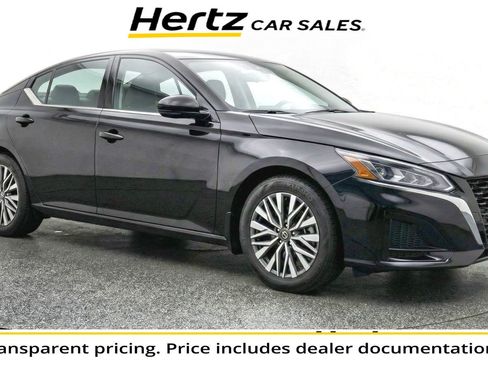 Used 2025 Nissan Altima 2.5 SV FWD image 1