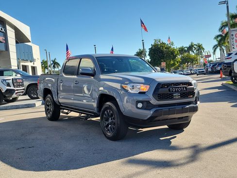 Used 2021 Toyota Tacoma TRD Sport image 3