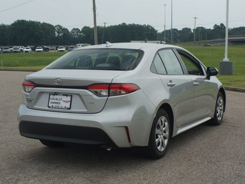 Used 2024 Toyota Corolla LE FWD image 18