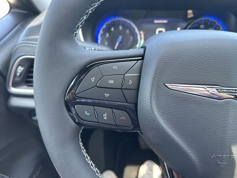 New 2025 Chrysler Pacifica Limited w/ Uconnect Theater Family Group image 64