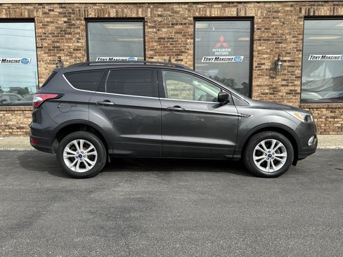 Used 2018 Ford Escape SE FWD image 6