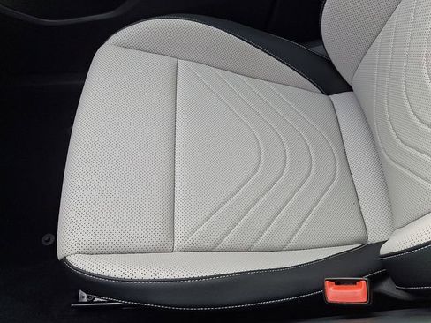 Certified 2025 Volkswagen Tiguan SE w/ Panoramic Sunroof Package image 26