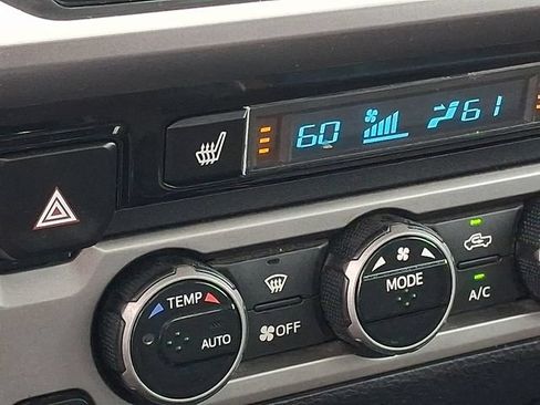 Used 2016 Toyota Tacoma Limited RWD image 20