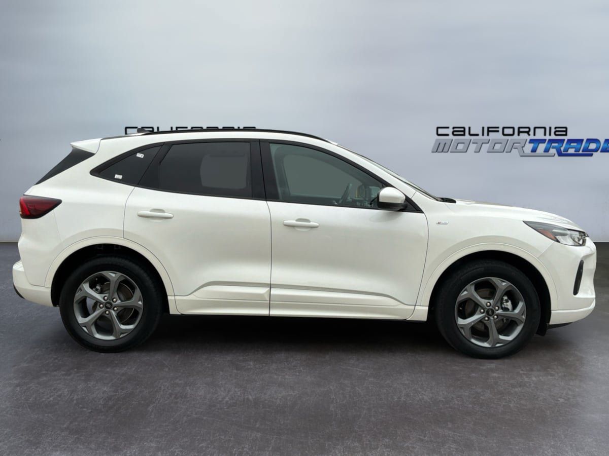 Used 2024 Ford Escape ST-Line Select AWD/4WD image 4