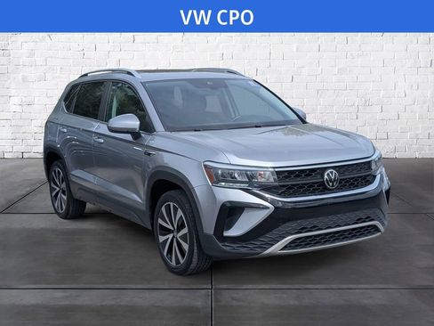 Certified 2023 Volkswagen Taos SE w/ Panoramic Sunroof Package image 2