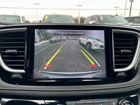 Used 2021 Chrysler Pacifica Limited w/ S Appearance Package image 25