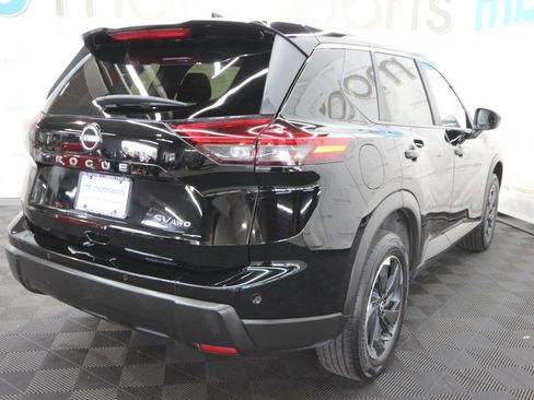 Used 2024 Nissan Rogue SV AWD/4WD image 8