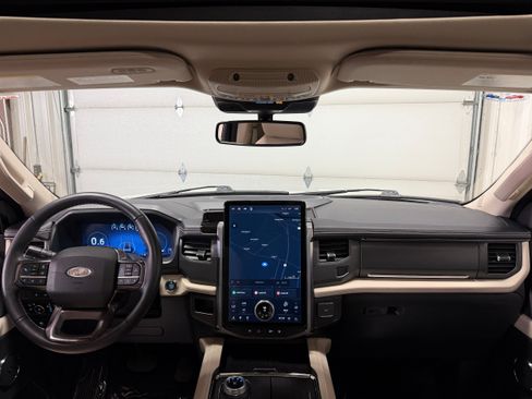 Certified 2024 Ford Expedition Max Platinum AWD/4WD image 3