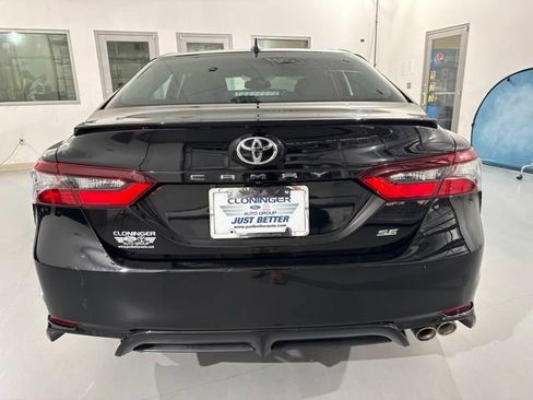 Used 2022 Toyota Camry SE w/ Audio Upgrade Package FWD image 7