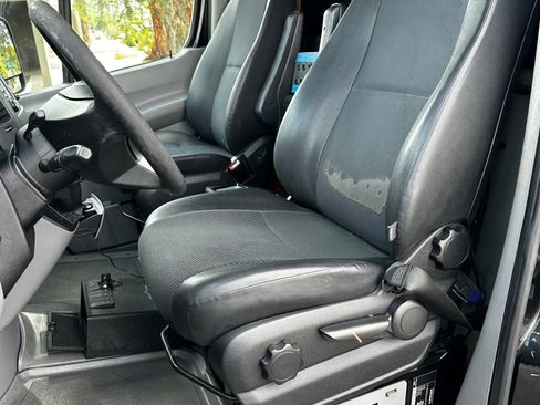 Used 2016 Mercedes-Benz Sprinter 2500 image 31