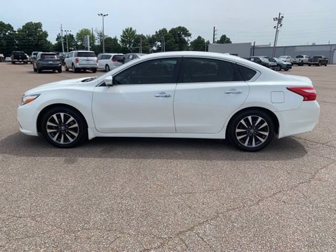 Used 2016 Nissan Altima 2.5 SL w/ Moonroof Package FWD image 4