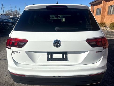 Used 2021 Volkswagen Tiguan SE w/ Panoramic Sunroof Package image 9