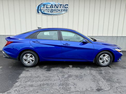 Used 2024 Hyundai Elantra SE image 3