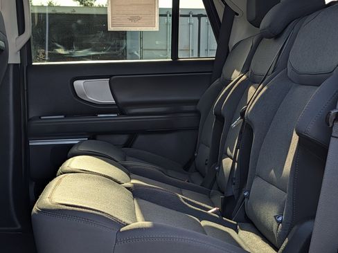 Used 2025 Ford Expedition Active image 16