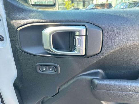 Used 2024 Jeep Wrangler Sport S image 14