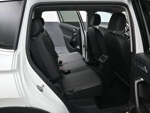 Used 2023 Volkswagen Tiguan SE w/ Panoramic Sunroof Package FWD image 32