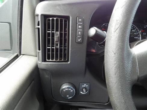 Used 2019 Chevrolet Express 3500 Extended RWD image 18