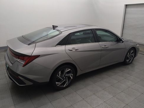Used 2025 Hyundai Elantra Limited FWD image 10