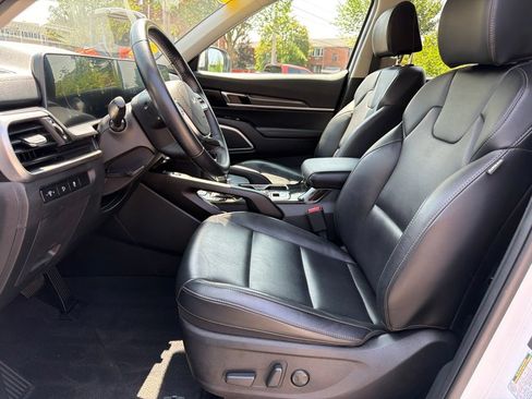 Certified 2024 Kia Telluride S w/ S Sunroof Package AWD/4WD image 15