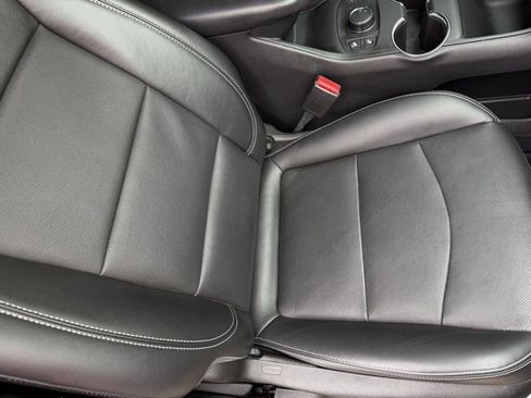 Used 2022 GMC Terrain SLT w/ LPO, Floor Liner Package image 25