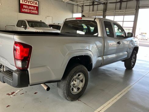 Used 2022 Toyota Tacoma SR RWD image 4