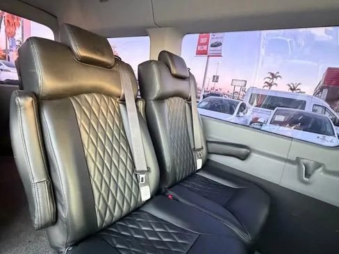 Used 2019 Ford Transit 150 XLT image 7