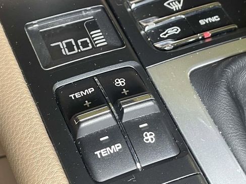 Certified 2020 Porsche Macan AWD/4WD image 36