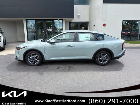 New 2026 Kia K4 FWD image 2