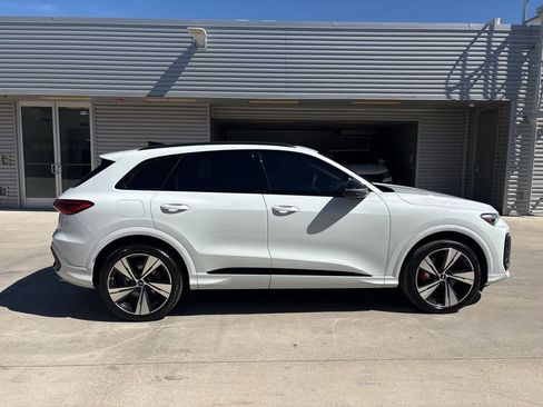 New 2025 Audi SQ5 Premium Plus image 6