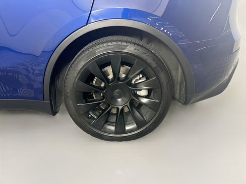 Used 2021 Tesla Model Y Long Range AWD/4WD image 11