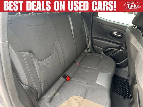 Used 2023 Jeep Renegade Altitude AWD/4WD image 29