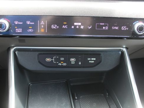 Used 2025 Kia Carnival EX FWD image 48