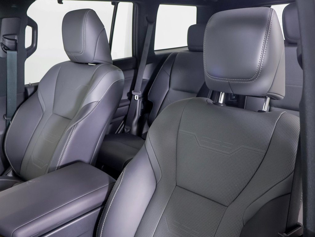 Used 2025 Lexus GX 550 w/ Accessory Package (2T) AWD/4WD image 12