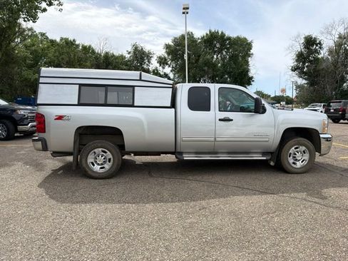 Used 2010 Chevrolet Silverado 2500 LT w/ Interior Plus Package AWD/4WD image 9