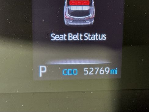 Used 2022 Toyota Highlander LE image 19