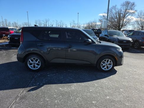 Used 2022 Kia Soul S image 4
