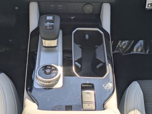 New 2026 Mitsubishi Outlander SE FWD image 17