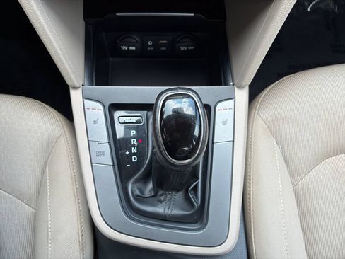 Used 2017 Hyundai Elantra Value Edition FWD image 28