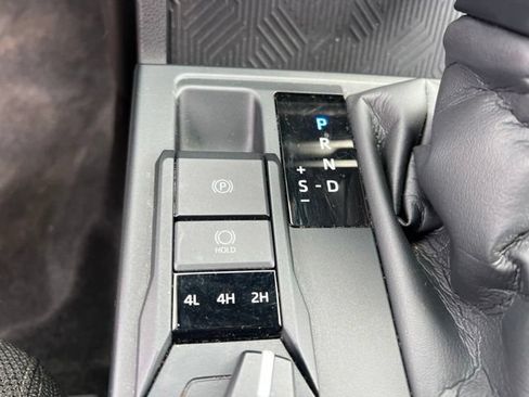 Used 2025 Toyota 4Runner SR5 AWD/4WD image 21
