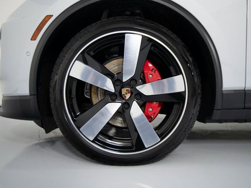 Certified 2025 Porsche Macan 4S Electric image 15