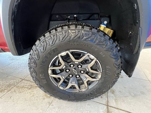 Used 2025 Chevrolet Colorado ZR2 w/ Technology Package image 9