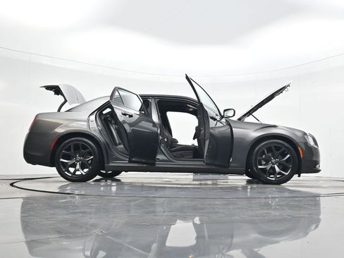 Used 2023 Chrysler 300 S image 39