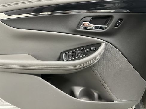 Used 2019 Chevrolet Impala LT w/ LT Leather Package FWD image 11