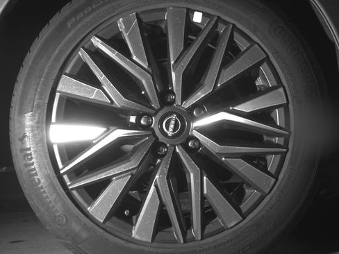 Used 2025 Nissan Altima 2.5 SV FWD image 15