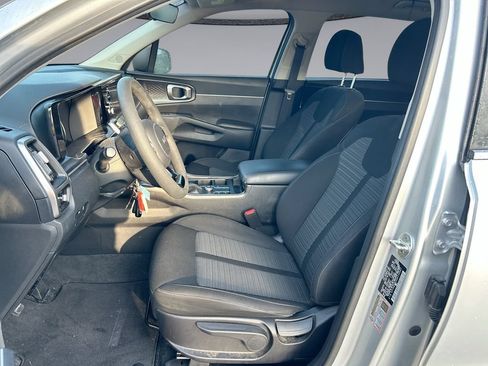 Used 2022 Kia Sorento LX FWD image 11
